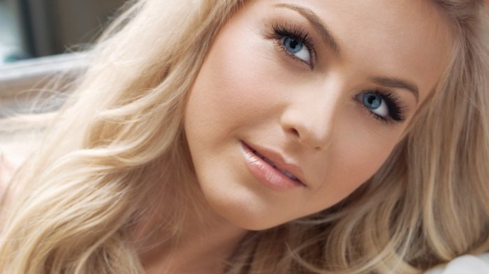 Bigger: Julianne Hough sarà la pioniera del fitness Betty Weider