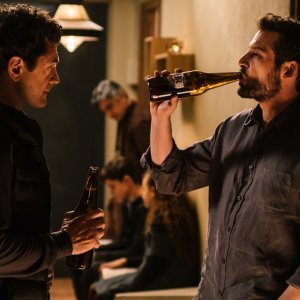 Il contagio: Vinicio Marchioni e Maurizio Tesei in un momento del film