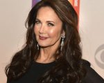 Wonder Woman, Lynda Carter intima a James Cameron: 'Smetti di criticare il film!'