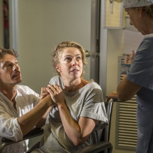 Nove lune e mezza: Claudia Gerini, Giorgio Pasotti e Paola Tiziana Cruciani in una scena del film