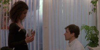 La moglie del soldato: Jaye Davidson e Stephen Rea in un momento del film