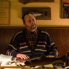 La ragazza nella nebbia: Jean Reno in una scena del film