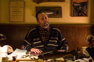 La ragazza nella nebbia: Jean Reno in una scena del film