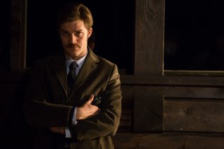 La ragazza nella nebbia: Lorenzo Richelmy in una scena del film
