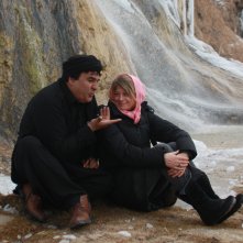 Nothingwood Party: Salim Shaheen e la regista Sonia Kronlund in una scena del documentario