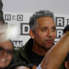 Chi m'ha visto, Beppe Fiorello circondato dalle fan a Firenze