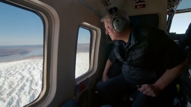 Una scomoda verità 2: Al Gore su un aereo in un momento del documentario
