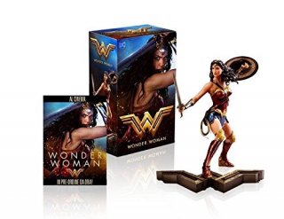 Wonder Woman con statua