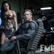 Justice League: Ben Affleck e Gal Gadot in una scena del film