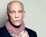 Bird Box: John Malkovich affianca Sandra Bullock 