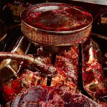 Blood Drive: l'interno di un motore della 'auto a sangue'