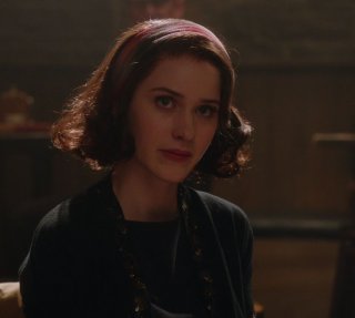 The Marvelous Mrs. Maisel: un primo piano di Rachel Brosnahan