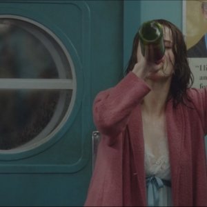 The Marvelous Mrs. Maisel: Rachel Brosnahan in una scena