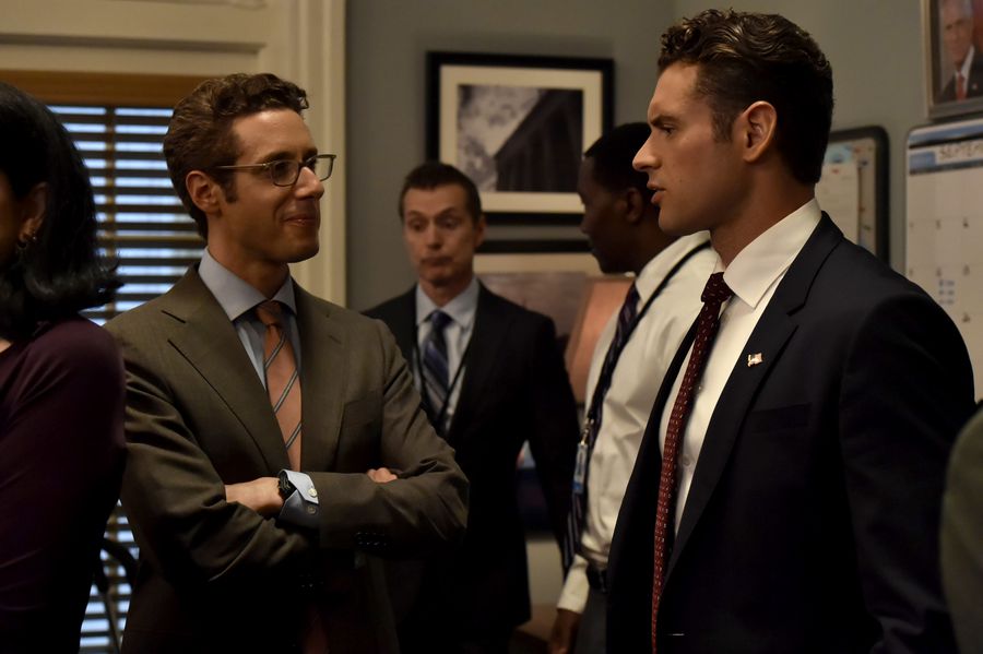 Adan Canto, Kiefer Sutherland e Halle Berry rendono omaggio all’attore scomparso