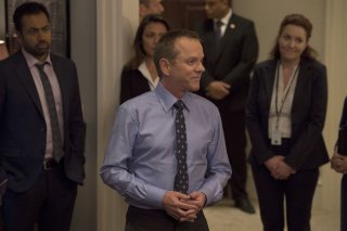 Designated Survivor: Kal Penn e Kiefer Sutherland nell'episodio One Year In