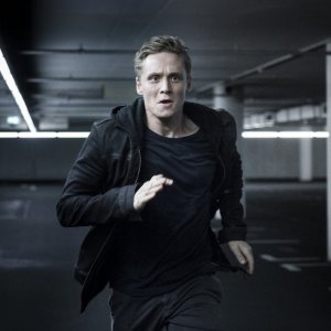 You Are Wanted: Matthias Schweighöfer in una scena