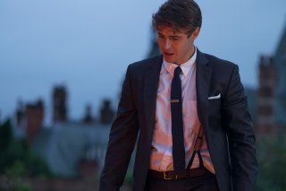 Mistero a Crooked House: Max Irons in una scena del film
