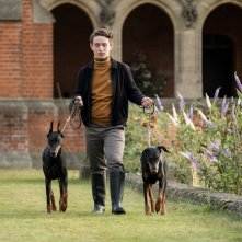 Mistero a Crooked House: Preston Nyman in una scena del film