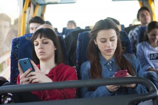 Non c'è campo: Caterina Biasiol e Beatrice Arnera in una scena del film