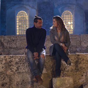 Non c'è campo: Vanessa Incontrada e Corrado Fortuna in una scena del film