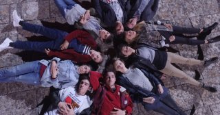 Non c'è campo: una scena del film