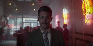 Mr. Robot: Bobby Cannavale in una scena della premiere della terza stagione