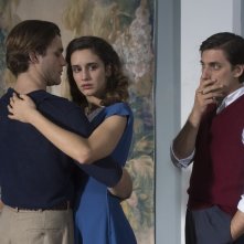 Una questione privata: Luca Marinelli, Lorenzo Richelmy e Valentina Bellè in una scena del film