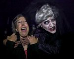 Insidious 4: Lin Shaye terrorizzata nel labirinto degli Universal Studios! (VIDEO)