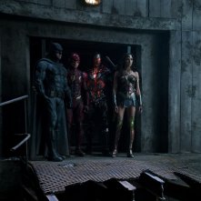 Justice League: foto di gruppo del team in tenuta da combattimento