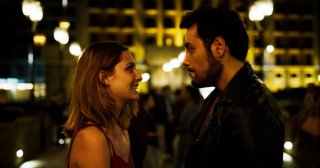 Addio fottuti musi verdi: Ciro Priello e Beatrice Arnera in una scena del film
