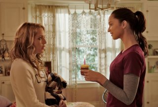 Auguri per la tua morte: Ruby Modine e Jessica Rothe in una scena del film