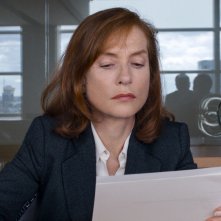 Happy End: Isabelle Huppert in una scena del film