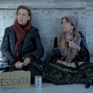 L'esodo: Rosaria De Cicco e Daniela Poggi in una scena del film