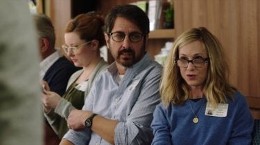 The Big Sick: Holly Hunter e Ray Romano in una scena