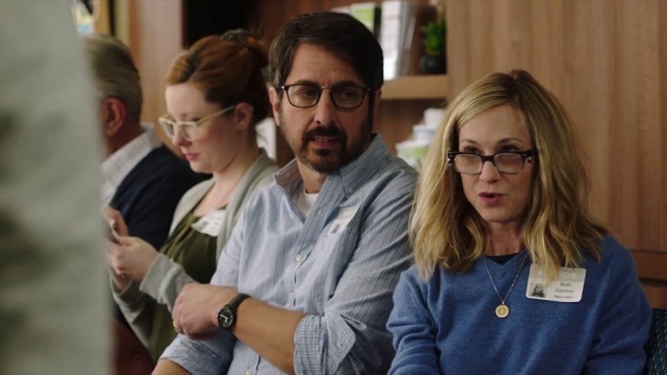 The Big Sick: Holly Hunter e Ray Romano in una scena