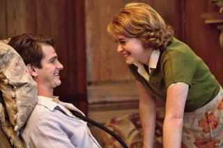 Ogni tuo respiro: Claire Foy e Andrew Garfield in una scena del film