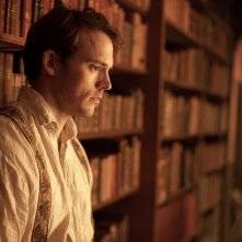 Rachel: Sam Claflin in una scena del film