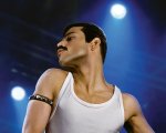 Bohemian Rhapsody: Rami Malek a torso nudo in una nuova foto on stage