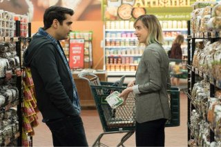The Big Sick: Kumail Nanjiani e Zie Kazan in una scena