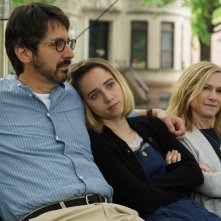 The Big Sick: Zoe Kazan, Holly Hunter e Ray Romano in una scena del film
