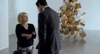 The Square: Elisabeth Moss e Claes Bang in una scena del film