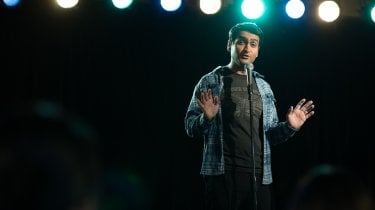 The Big Sick: Kumail Nanjiani sul palco della stand up