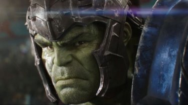 Thor: Ragnarok - un primo piano di Hulk in un'immagine del primo teaser