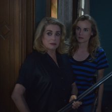 All That Divide Us: Catherine Deneuve e Diane Kruger in una scena del film