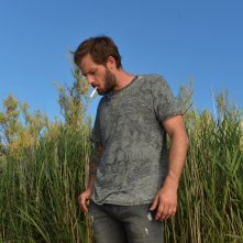 All That Divide Us: Nicolas Duvauchelle in una scena del film