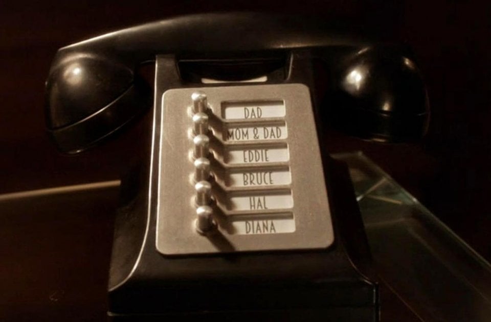 The Flash: un telefono speciale per Barry