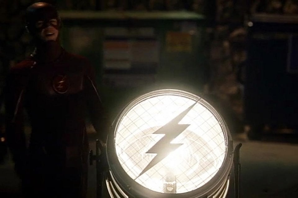 The Flash: Grant Gustin e il Flash-segnale