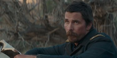 Hostiles: Christian Bale in un'immagine tratta dal film