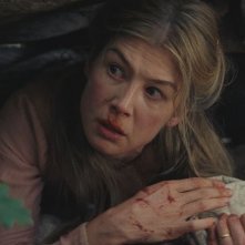 Hostiles: Rosamund Pike in una scena del film
