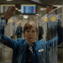 In Blue: Maria Kraakman in una scena del film